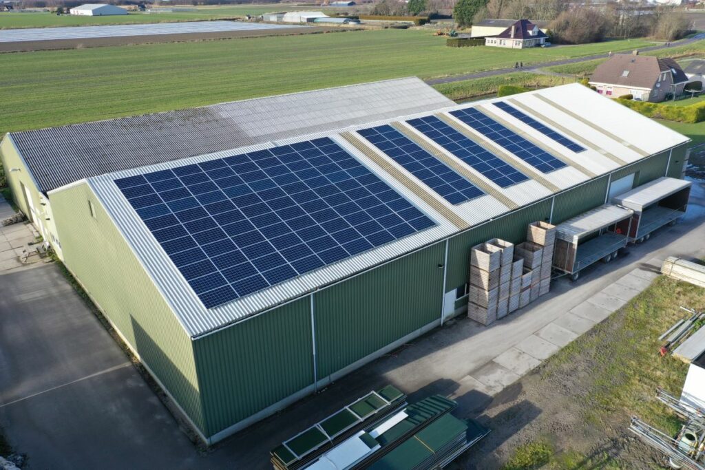 AdobeStock 412533444 geaendert 1024x683 - Erneuerbare Energien in der Industrie: Wie das SOLARZENTRUM MÜNCHEN Unternehmen zu nachhaltigen Lösungen verhilft