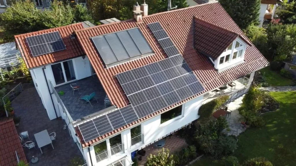 XXXLSolar 2 1024x576 - Photovoltaik und Klimaschutz: Wie das SOLARZENTRUM MÜNCHEN einen Beitrag zur Reduzierung der CO2-Emissionen leistet